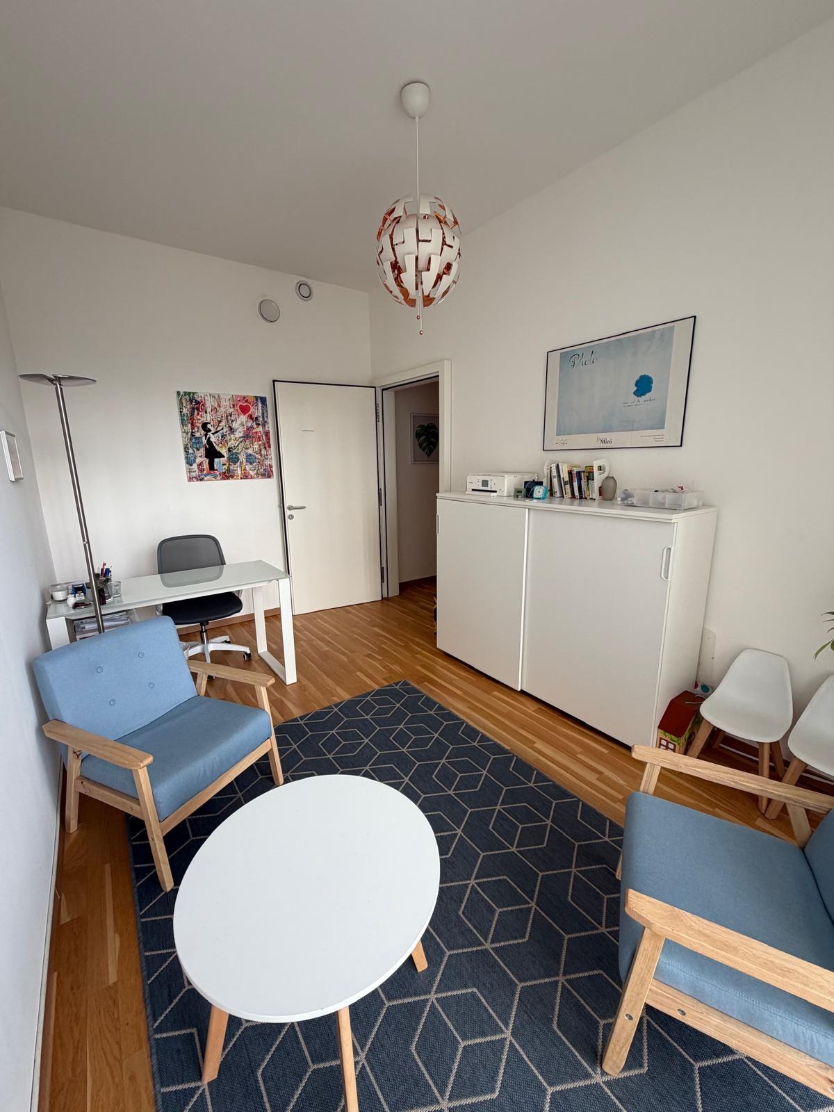 Office ~12m² in therapeutic cabinet for children/teens