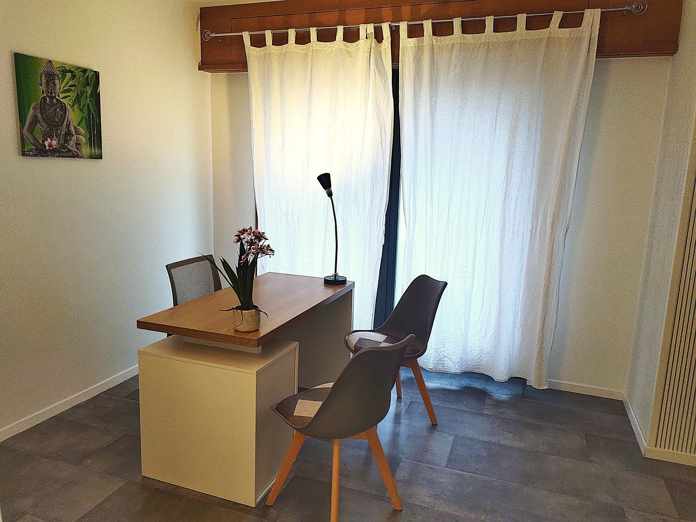 Therapeutic room for rent for healthcare professionals.